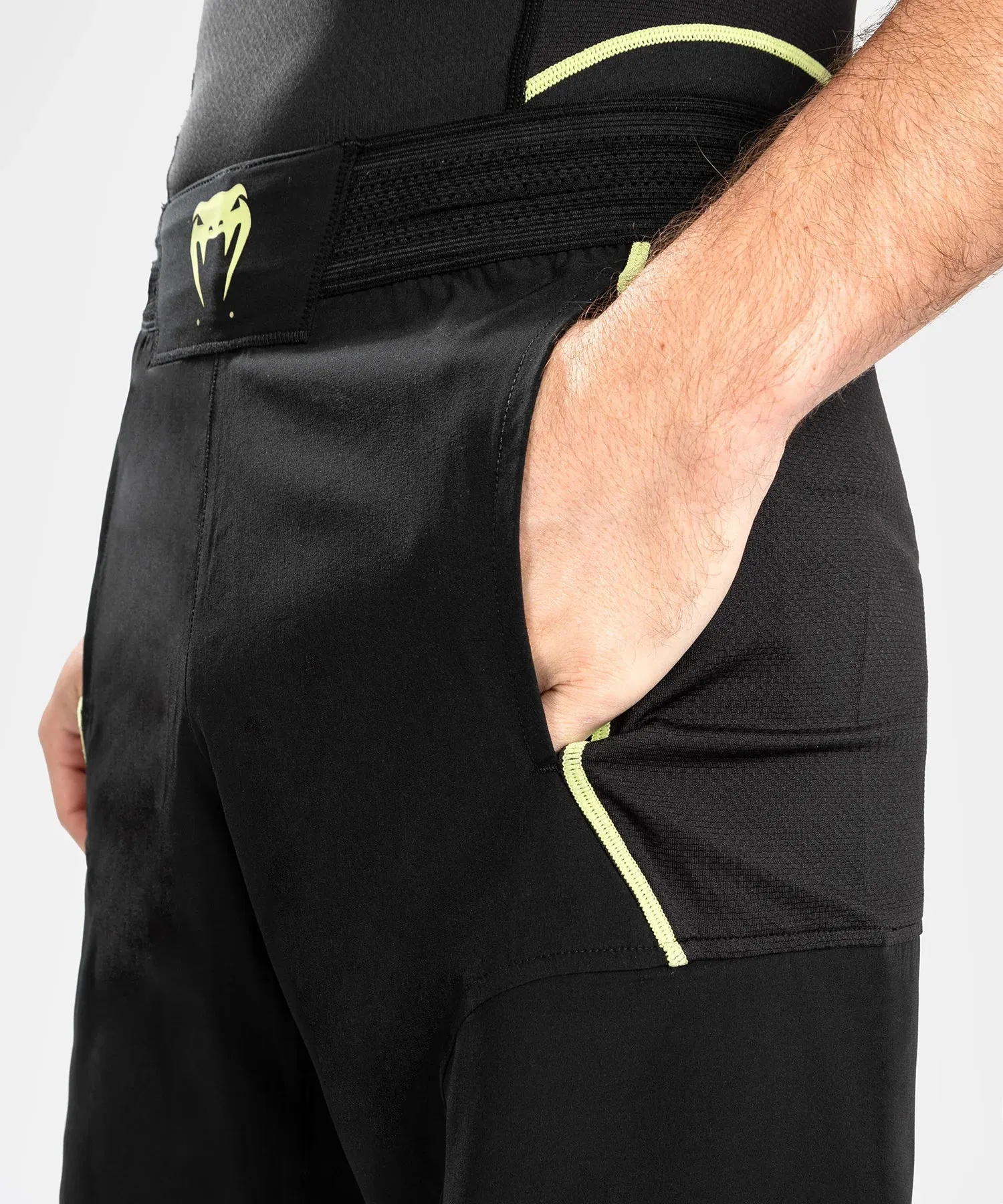 Fightshorts - Venum - 'Fusion 2.0' - Black/Yellow